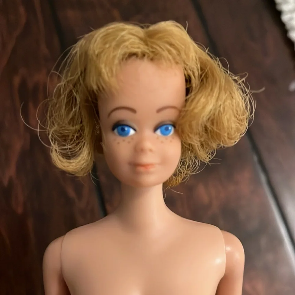 VINTAGE 1962 MATTEL MIDGE BARBIE DOLL Curly Hair Painted Nails and Toes Japan